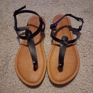 Like New Amazon Essentials Womens Black and Brown Sandals